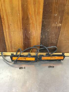 60556775 Alfa Romeo Spider 91-94 Original Front Bumper Side Marker Lights Used. Kar976