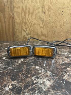 26160-h6100 Amc 240z 260z 280z Pair Side Marker Signal Light Amber For Nissan Datsun