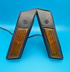 1.3783013.9 Bmw 96-99 E36 E32 Z1 Front Left And Right Fender Side Marker Light Amber Black Oem