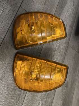 0008208821 Bosch W123 Left And Right Front Turn Signal Lights 300d 300td 240d