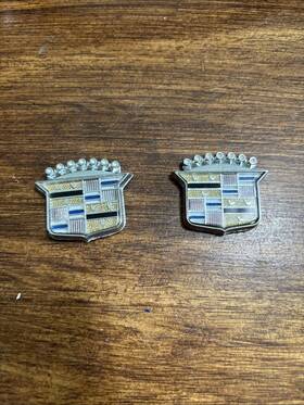 1493576 Cadillac 1969 Cornering Light Lamp Chrome Bezel Crest Shield Set