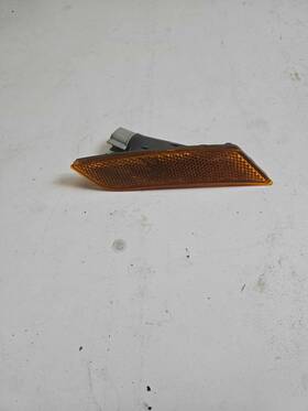638175 Cadillac Used Side Marker Light Assembly Fits 2017 Xt5 Bumper Mount 638175 Cadillac Used Side Marker Light Assembly Fits 2017 Xt5 Bumper Mount
