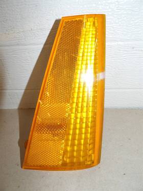 00915248 Chevrolet Chevy El Camino Malibu 1980-1981 Side Marker Light Rh Passenger Oem Amber 00915248 Chevrolet Chevy El Camino Malibu 1980-1981 Side Marker Light Rh Passenger Oem Amber