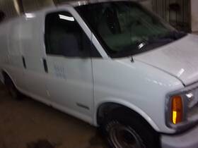 05977275 Chevrolet Used Side Marker Light Assembly Fits 2001 Express 1500 Van Marke
