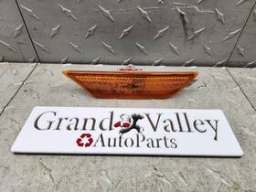 Chevrolet 261364 2003-2006 Chevy Ssr Right Pass Front Side Marker Light Lamp Bumper Oem Scratch