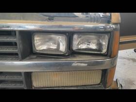 607003 Chevrolet Used Side Marker Light Assembly Fits 1988 1500 Pickup