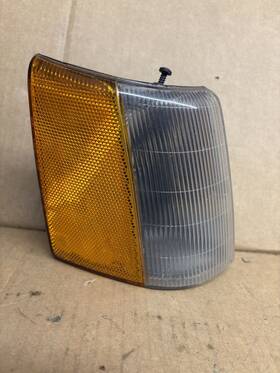 Cs025-u000r Eagle Eyes 1993-1998 Jeep Grand Cherokee Right Side Park/turn Signal Marker Light