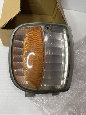 Mz163-u000r Eagle Eyes Parking Corner Signal Light For 94-97 Mazda Pickup Passenger Right