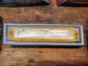 18-1201-66 Factory/oem Front Right Side Marker Light With Chrome Trim 1981-1987 Chevrolet/gmc Truck