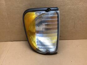 F2ub-13215-awa Factory/oem 1992-2000 Ford E150 Van Right Side Marker Corner Light F2ub-13215-aa Used