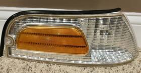 25-391s Ford 2003-2011 Crown Victoria Right Passenger Side Corner Marker Turn Signal Oem