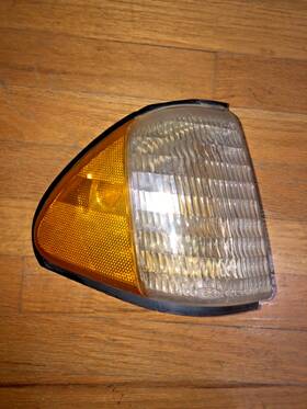 E63b-13215-aa Ford Parking Light Turn Signal Passenger Side 1986-87 Tempo E63b-13215-aa Ford Parking Light Turn Signal Passenger Side 1986-87 Tempo