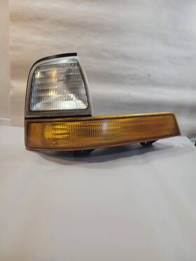 F87x-13215 Ford 1998-00 Ranger Rt Marker Light And Directional Oem Fomoco