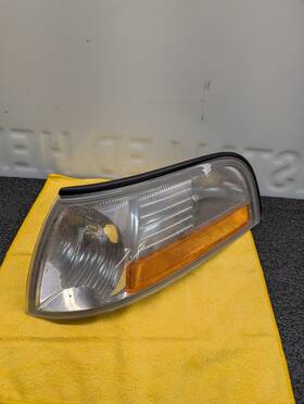 Ford Fo2520171 03-05 Mercury Grand Marquis Corner Signal Marker Light Lamp Driver Chrome Left