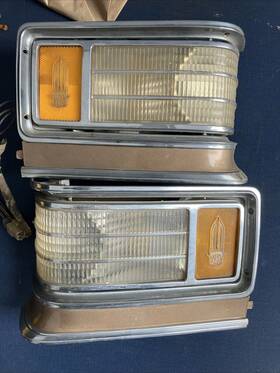 1605270 Gm 75 76 Cadillac Coupe Deville Oem Left Righ Corner Marker Parking Light Headlight