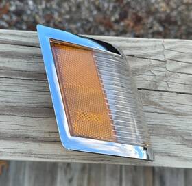 16504164 Gm Used Rh Passenger Side Marker Light 84-87 Buick Regal U.s. Ship. Incl