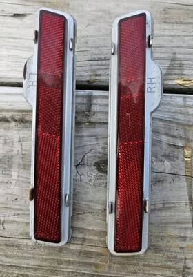 16512000 Gm 1990 1991 1992 Cadillac Deville Brougham Rear Bumper Red Lights Lt And Rt Oem