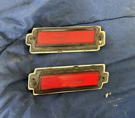 Iso2001 Gm For 1981-1988 Chevy Monte Carlo Ss Red Rear Bumper Side Marker Signal Lights Iso2001 Gm For 1981-1988 Chevy Monte Carlo Ss Red Rear Bumper Side Marker Signal Lights