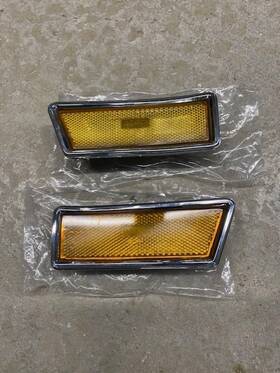 Xl3239s Gm 70-72 Skylark Gs Front Fender Side Marker Amber Lens W Chrome Bezel Pair Xl3239s Gm 70-72 Skylark Gs Front Fender Side Marker Amber Lens W Chrome Bezel Pair