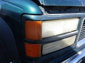 05977740 Gmc Used Side Marker Light Assembly Fits 1997 2500 Pickup Grill