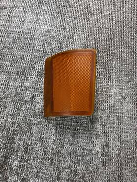 16519420 Gmc Sierra 3500 Side Marker Light Reflector Right Top 2000