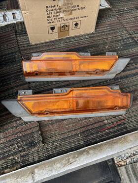 042-4312 Mitsubishi 1995-2004 Fuso Canter Truck Side Marker Reflector Set