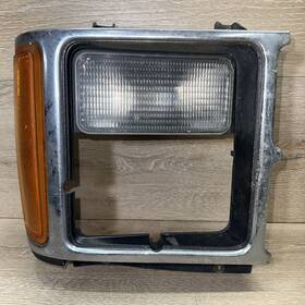 4352132 Mopar Front Left Turn Signal Parking Lamp Housing Headlight Bezel 87-90 Dodge Dakota