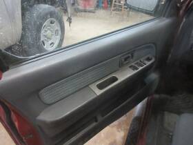566770 Nissan Used Side Marker Light Assembly Fits 2002 Xterra In Bumper G 566770 Nissan Used Side Marker Light Assembly Fits 2002 Xterra In Bumper G