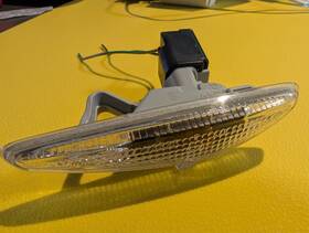 W3530 Oem Mazda Mx5 Miata - Stanley Front Fender Turn Signal Right/passenger Side