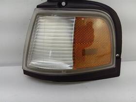 05977861 Oldsmobile Used Side Marker Light Assembly Fits 1996 Ciera Header P