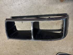 22527843 Oldsmobile 22527845 1985 1987 Olds Cutlass Ciera Head Light Bezel Lh Driver Surround Trim