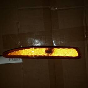 542135 Oldsmobile Used Side Marker Light Assembly Fits 2002 Aurora Bumper