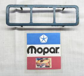 3479132 Plymouth 1971 Satellite 4 Door Right Rear Side Marker Lens Bezel