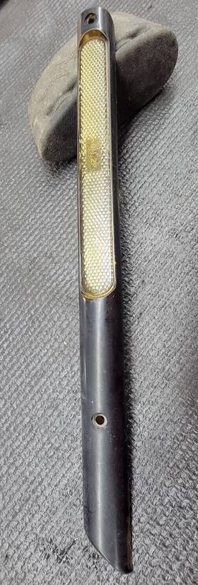 16504618 Pontiac Fiero Front Left Driver Side Marker Light Faded