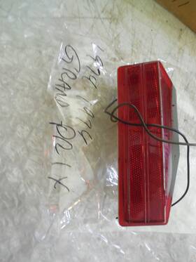 5948474 Pontiac 1974 1976 Grand Prix Right Side Marker Clearance Light Chipped Oem Used 5948474 Pontiac 1974 1976 Grand Prix Right Side Marker Clearance Light Chipped Oem Used