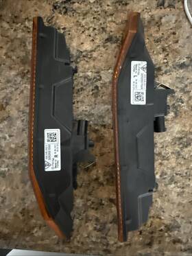 3202001549 Porsche 3202001550/3202001549 Side Marker Lights