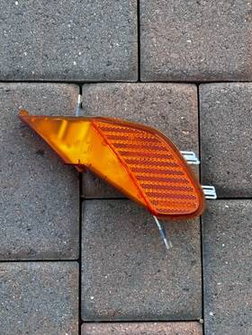 7l5945072a Porsche 2003-2006 Oem Cayenne 955 Front Right Side Marker Light Amber Orange