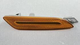 970.631.043.00 Porsche 14-16 Panamera Right Front Side Marker Reflector Light Lamp Oem 970.631.043.00 Porsche 14-16 Panamera Right Front Side Marker Reflector Light Lamp Oem