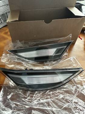 99163125591 Porsche Oem Clear Side Marker Lights For 2017-2019 - 911 991.2 99163125591 Porsche Oem Clear Side Marker Lights For 2017-2019 - 911 991.2