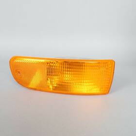 99363107200-1941 Porsche 1995-1998 911 993 Front Turn Signal Light Right Passenger 99363107200-1941 Porsche 1995-1998 911 993 Front Turn Signal Light Right Passenger