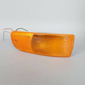 99363107200-864 Porsche 1995-1998 911 993 Front Turn Signal Light Right Passenger 99363107200-864 Porsche 1995-1998 911 993 Front Turn Signal Light Right Passenger