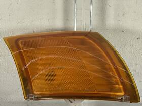 493657 Saturn Used Side Marker Light Assembly Fits 2005 Vue Beside Headlam