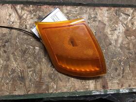 588174 Saturn Used Side Marker Light Assembly Fits 2004 Vue Beside Headlam 588174 Saturn Used Side Marker Light Assembly Fits 2004 Vue Beside Headlam