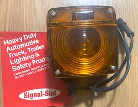 4852 Signal-stat Truck Square 2 Stud Red/amber Dual Face And Side Marker Light Nos