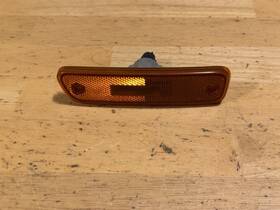 22007r Suzuki 1999-2004 Chevy Tracker Vitara Right Side Marker Light Oem