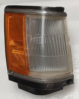 32-31r Toyota 1985 1986 Camry Right Passenger Parking Marker Light Lamp Front Rh