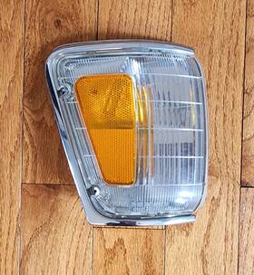8161089177 Toyota 1989-91 Pick Up Truck 2wd Front Right Side Turn Signal Park Light Lense