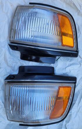 Toyota 8162032081 87-91 Camry Parking Corner Light Turn Signals Markers Lamps Left And Right