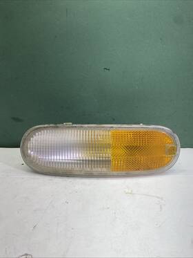Volkswagen 3411607 1998-2005 Beetle 2.0l Front Left Driver Side Turn Signal Oem