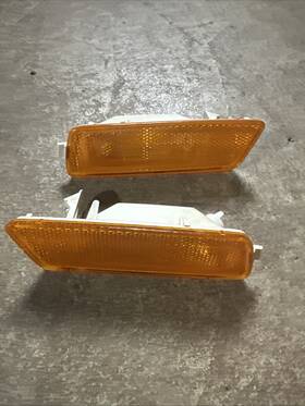 Volkswagen 749235806239 05-10 Vw Jetta Rabbit Gti Side Marker Light Pair Driver/passenger L R